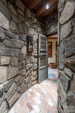 83 Summit Tower Circle, Asheville, NC 28804