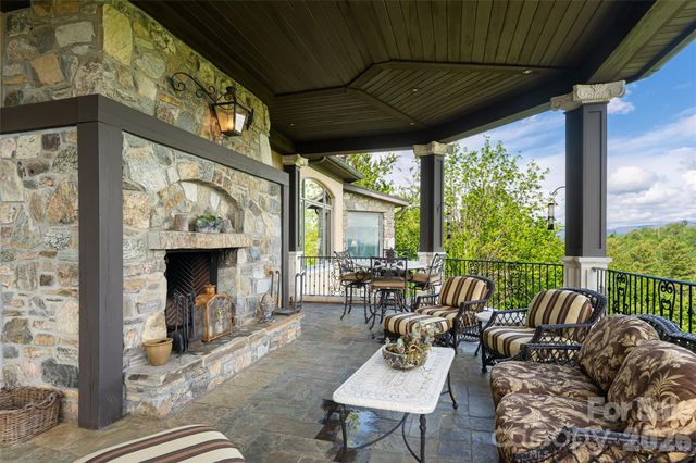83 Summit Tower Circle, Asheville, NC 28804