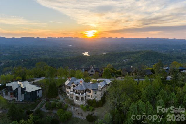 83 Summit Tower Circle, Asheville, NC 28804
