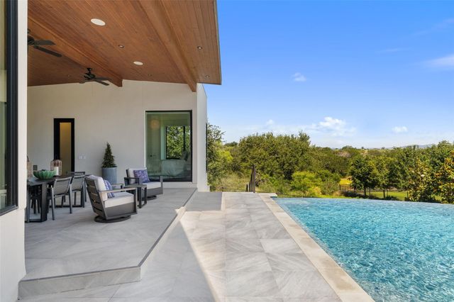 612 Overlook PKWY, Horseshoe Bay, TX 78657
