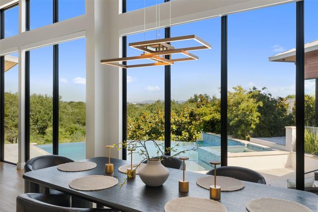 612 Overlook PKWY, Horseshoe Bay, TX 78657