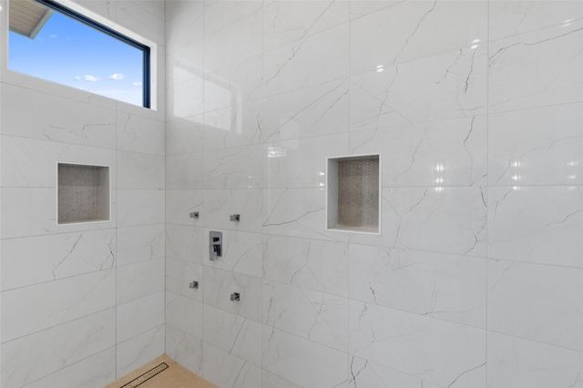 612 Overlook PKWY, Horseshoe Bay, TX 78657