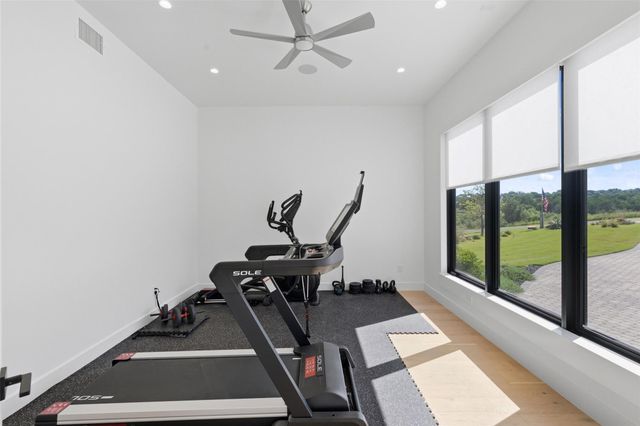 612 Overlook PKWY, Horseshoe Bay, TX 78657
