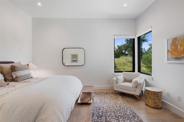 612 Overlook PKWY, Horseshoe Bay, TX 78657