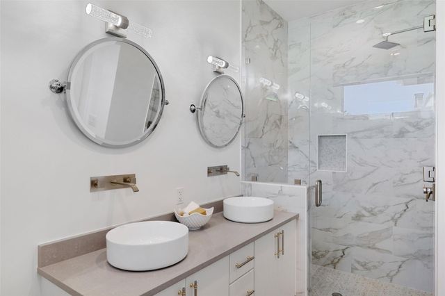 612 Overlook PKWY, Horseshoe Bay, TX 78657