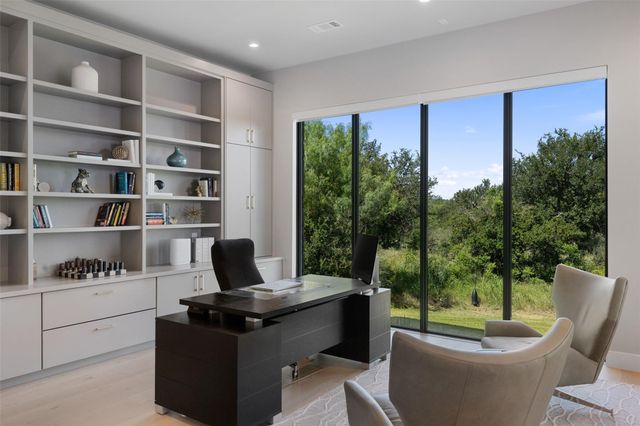 612 Overlook PKWY, Horseshoe Bay, TX 78657