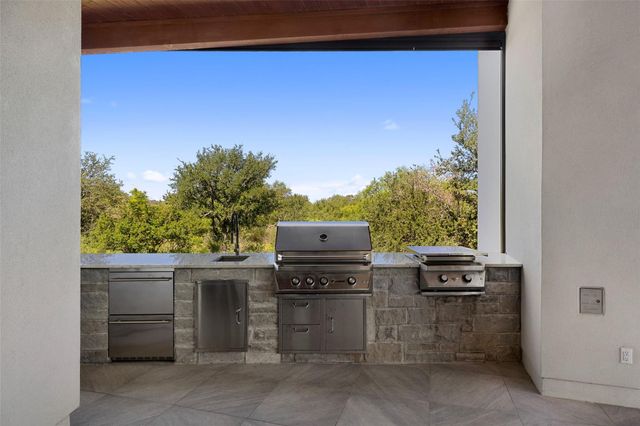 612 Overlook PKWY, Horseshoe Bay, TX 78657