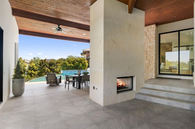 612 Overlook PKWY, Horseshoe Bay, TX 78657