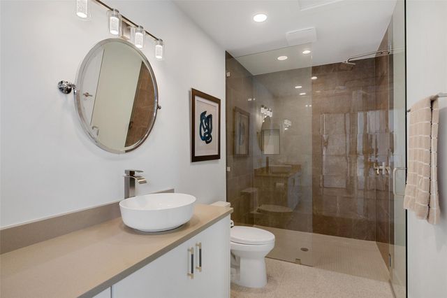 612 Overlook PKWY, Horseshoe Bay, TX 78657