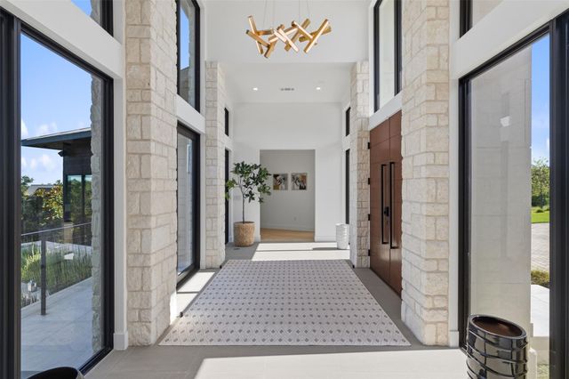 612 Overlook PKWY, Horseshoe Bay, TX 78657