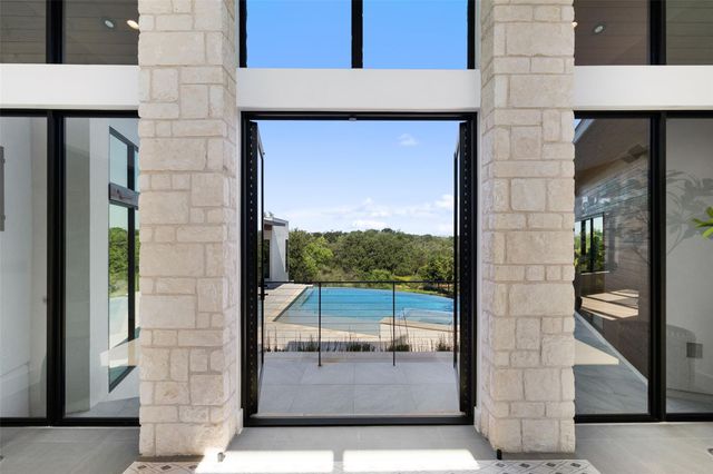 612 Overlook PKWY, Horseshoe Bay, TX 78657