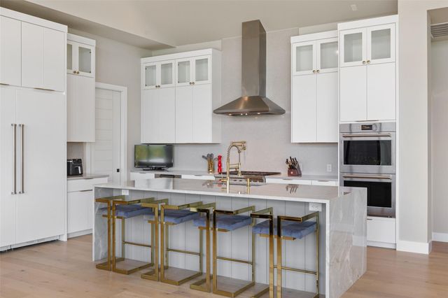 612 Overlook PKWY, Horseshoe Bay, TX 78657