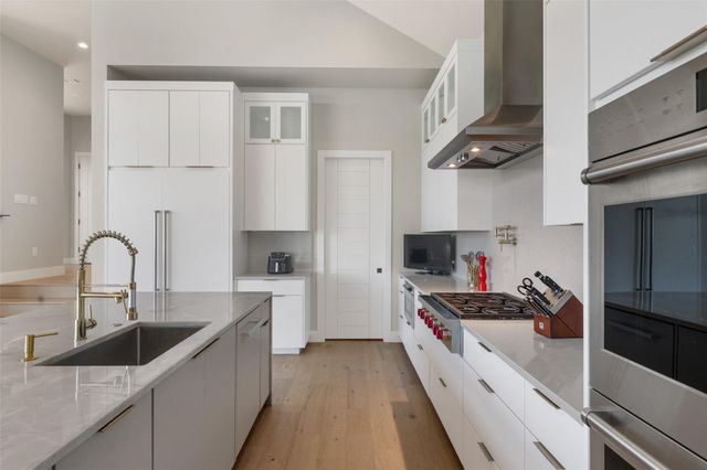 612 Overlook PKWY, Horseshoe Bay, TX 78657