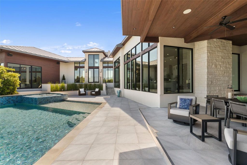 612 Overlook PKWY, Horseshoe Bay, TX 78657