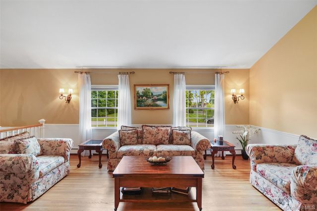 31 Burns Place, Briarcliff Manor, NY 10510