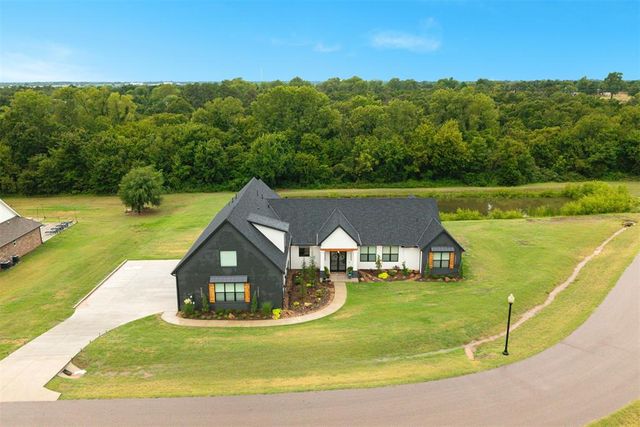 835 Hidden View Acres Drive, Blanchard, OK 73010