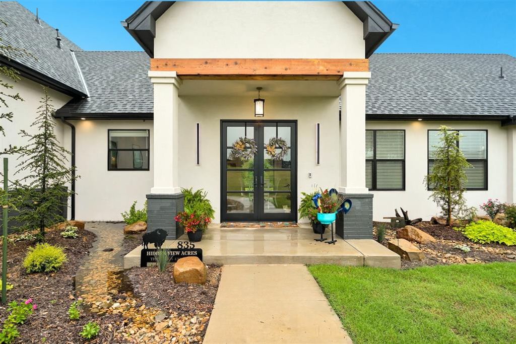 835 Hidden View Acres Drive, Blanchard, OK 73010