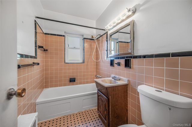 95 Wiltshire Road C12, Scarsdale, NY 10583