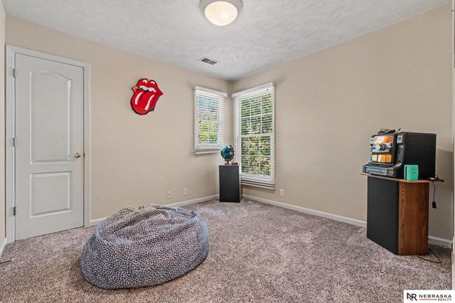 6007 N 147th Avenue, Omaha, NE 68116