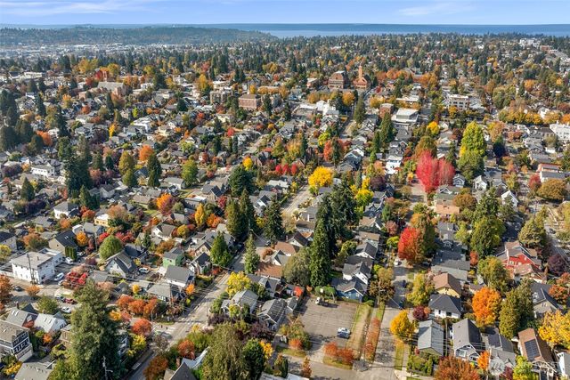 8007 Fremont Avenue N, Seattle, WA 98103