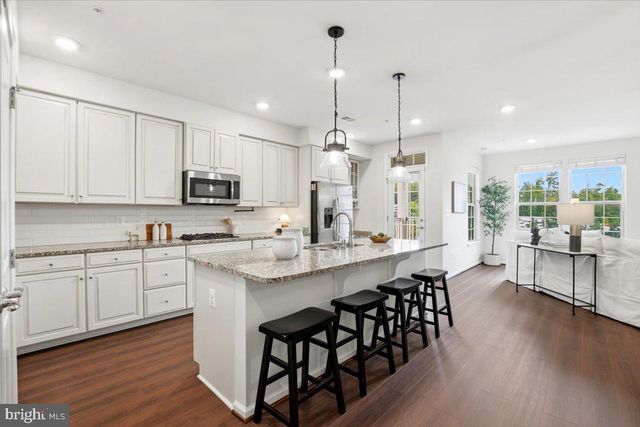 10102 DORSEY LN, Lanham, MD 20706