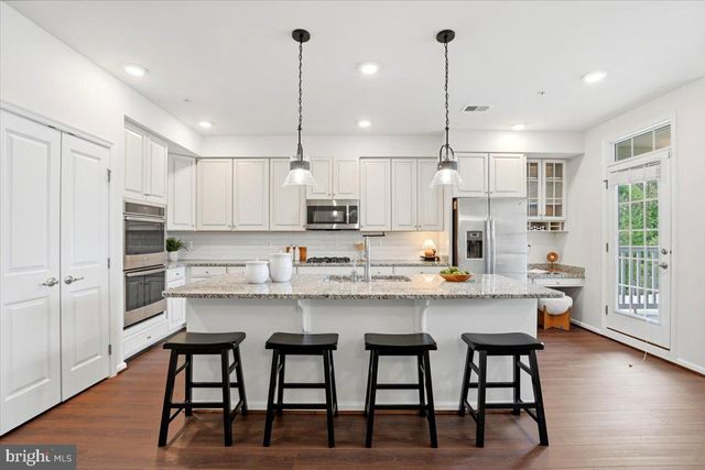 10102 DORSEY LN, Lanham, MD 20706