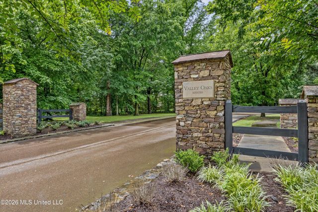 13833 Valley Oaks Drive, Olive Branch, MS 38654