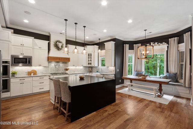 13833 Valley Oaks Drive, Olive Branch, MS 38654