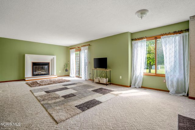 1909 Hartford Lane, Holland, OH 43528