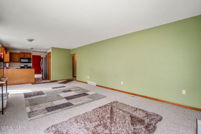 1909 Hartford Lane, Holland, OH 43528