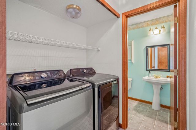 1909 Hartford Lane, Holland, OH 43528