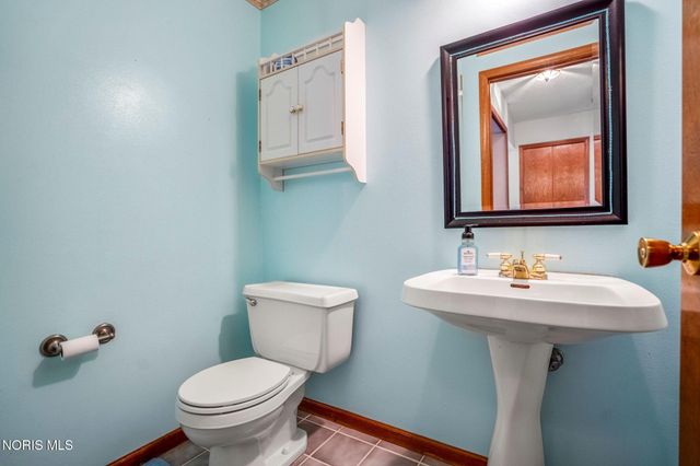 1909 Hartford Lane, Holland, OH 43528