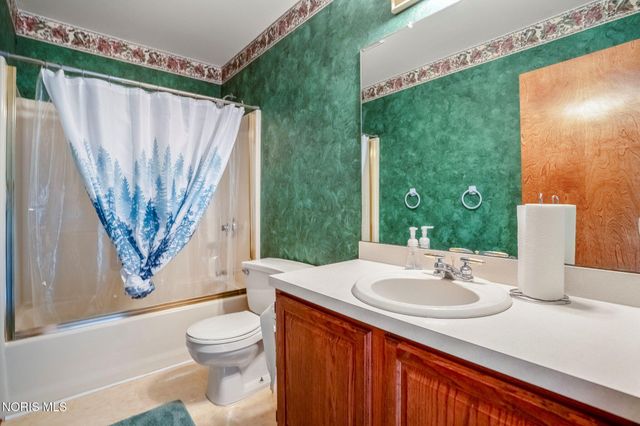 1909 Hartford Lane, Holland, OH 43528