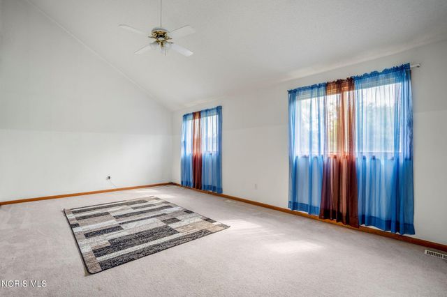 1909 Hartford Lane, Holland, OH 43528