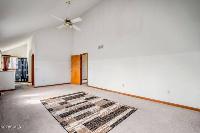 1909 Hartford Lane, Holland, OH 43528