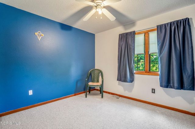 1909 Hartford Lane, Holland, OH 43528