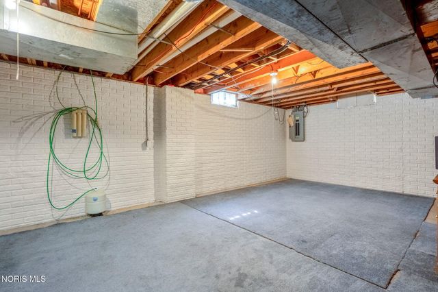 1909 Hartford Lane, Holland, OH 43528