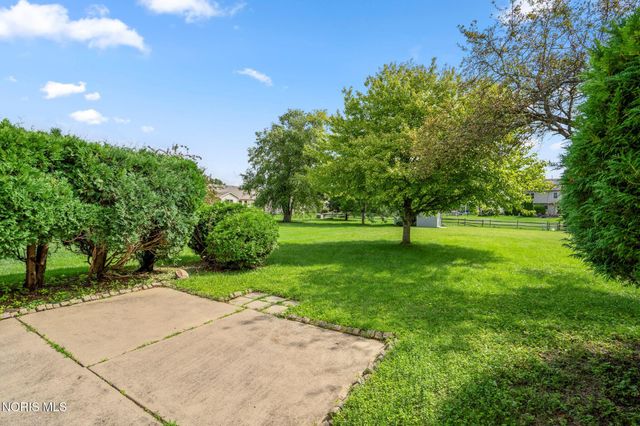 1909 Hartford Lane, Holland, OH 43528