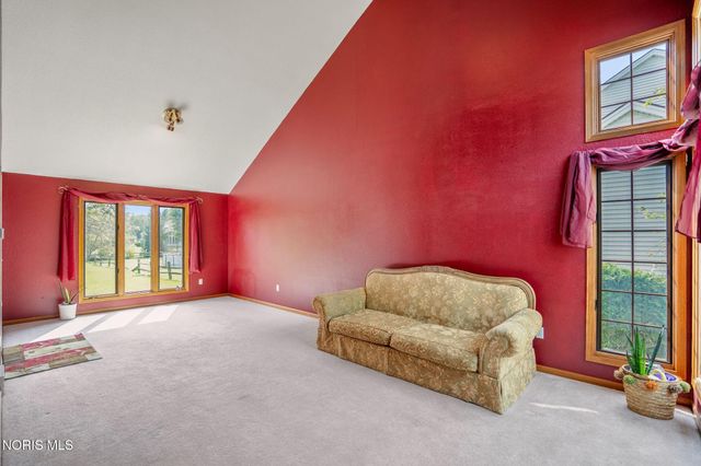 1909 Hartford Lane, Holland, OH 43528