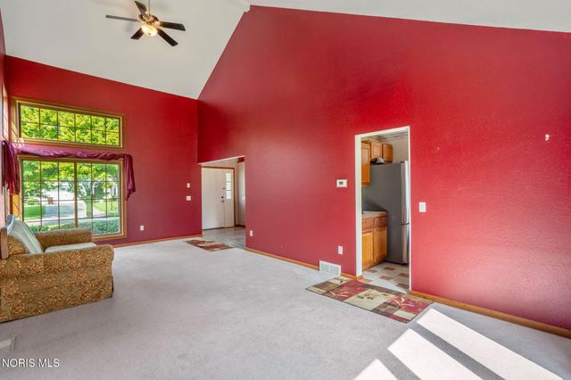 1909 Hartford Lane, Holland, OH 43528