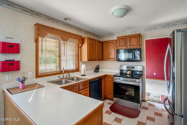 1909 Hartford Lane, Holland, OH 43528