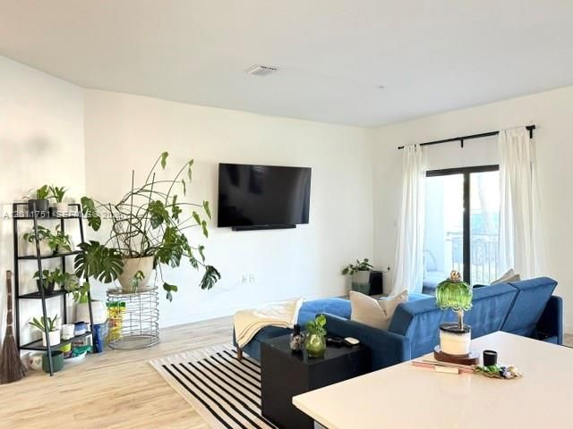 15650 SW 136th St 101, Miami, FL 33196