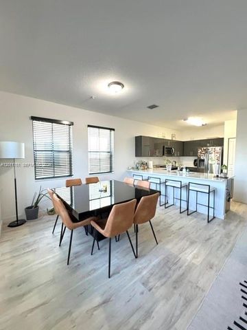 15650 SW 136th St 101, Miami, FL 33196