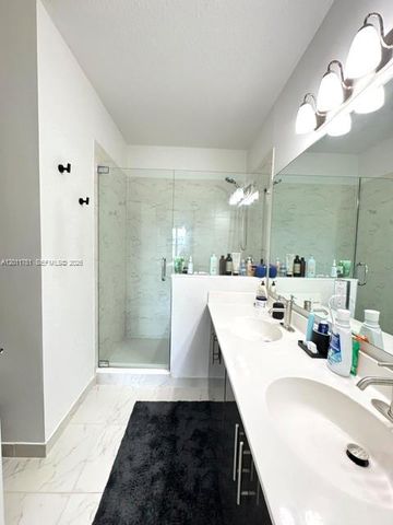 15650 SW 136th St 101, Miami, FL 33196