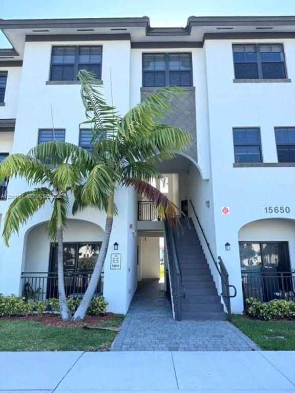 15650 SW 136th St 101, Miami, FL 33196