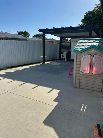 3242 NW 203rd St, Miami Gardens, FL 33056