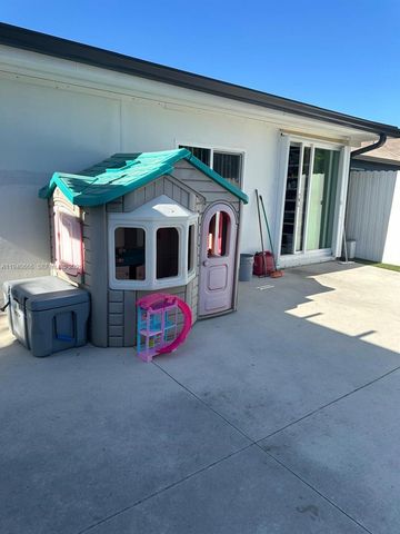 3242 NW 203rd St, Miami Gardens, FL 33056