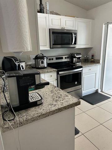 3242 NW 203rd St, Miami Gardens, FL 33056