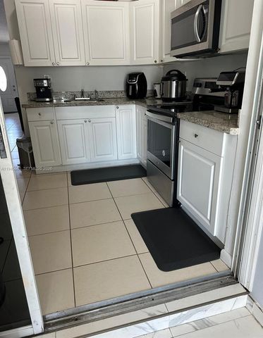 3242 NW 203rd St, Miami Gardens, FL 33056