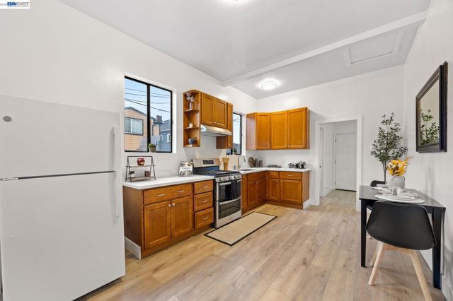 1526 Munson Way, Oakland, CA 94606